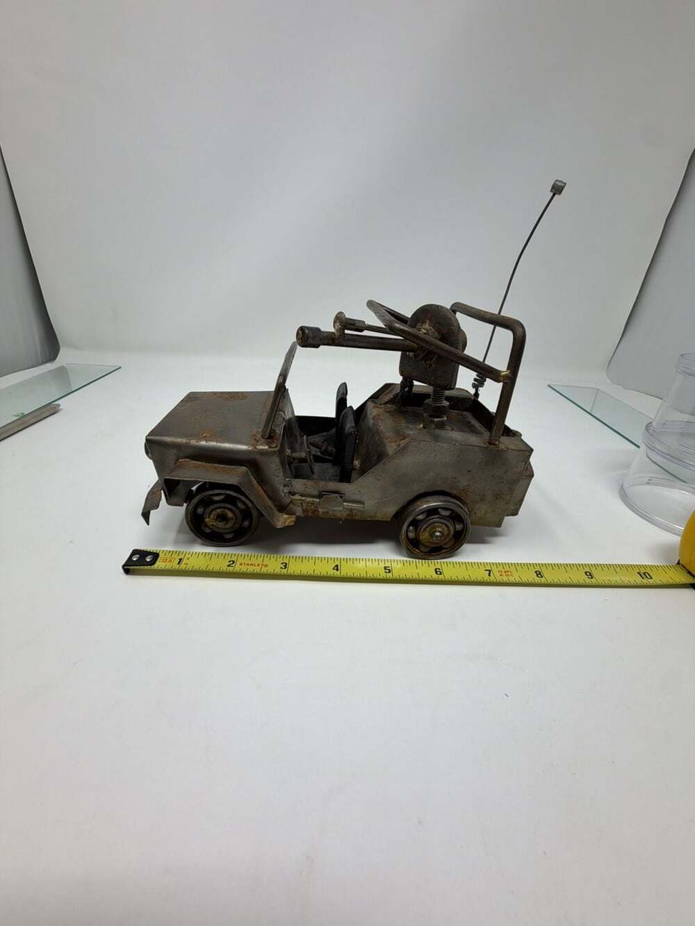 Handmade Recycled Metal Art Military Jeep Model with Rotating Cannon and Antenna